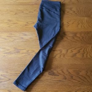 Lands End Size 6-8; M Compression grey yoga pants